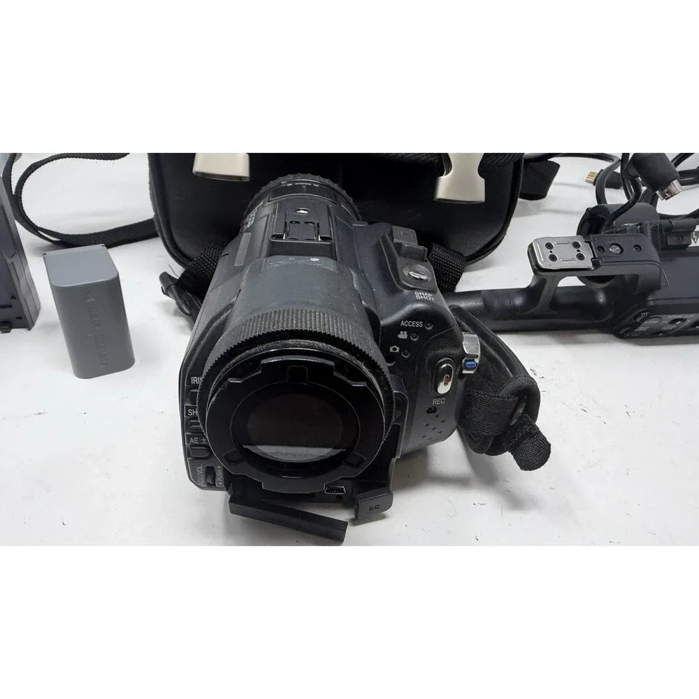 JVC GY-HM100U 3CCD Pro HD SD Handheld Camcorder Digital Camera | Tested 114Hrs